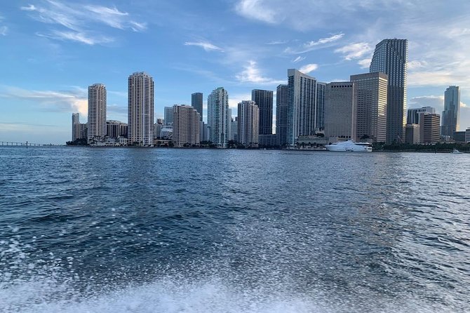 Speedboat Sightseeing Adventure of Miami - How to dress and plan your photos so you do not regret it