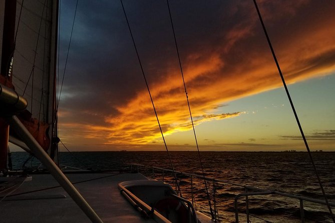 Sunset Sail in Miami: Complimentary Champagne Toast - Key Highlights at a Glance