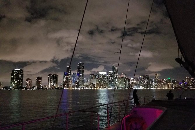 Sunset Sail in Miami: Complimentary Champagne Toast - Champagne Toast Included, Cash Bar Rules After That