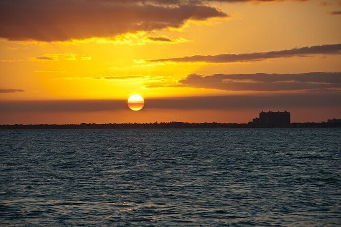 The best Miami boat party with DJ, drinks and lights of the city - Key highlights before you book