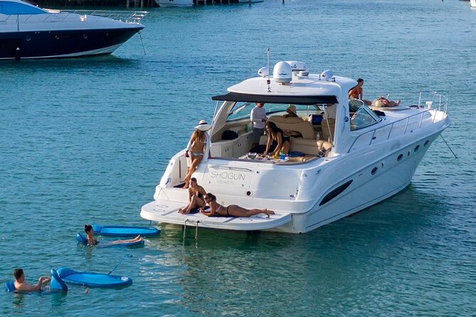 The SOUTH BEACH Sundancer Rental - Night cruises in Miami: lighting, music, and the skyline effect