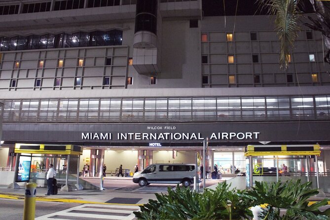 Transfers from Miami Airport to any Miami and Miami Beach area - Finding Your Driver Without Stress: Name Signs and Meeting Areas
