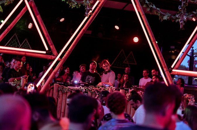 Ultimate South Beach Bar Crawl in Miami - Hosts matter more than you think, especially on your first Miami night