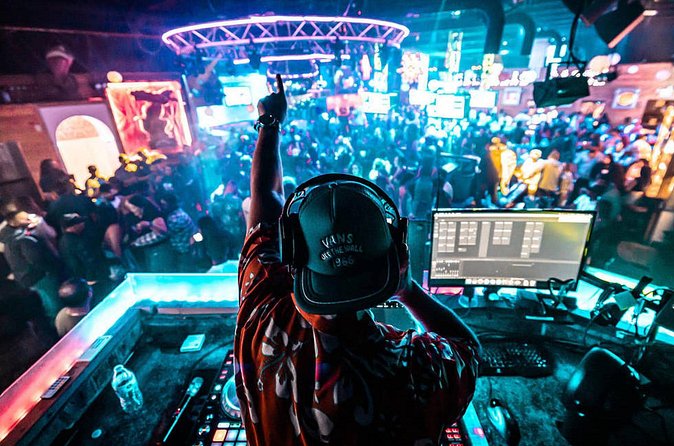 Ultimate South Beach Bar Crawl in Miami - Who this is best for (and who may not love it)