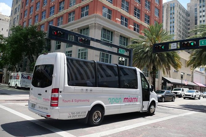 Visit Miami in French - The panoramic minivan: views, comfort, and how to use them