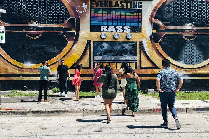 Wynwood Street Art Tour - Outside installations: David Walker and Interesni Kaski on your walking route
